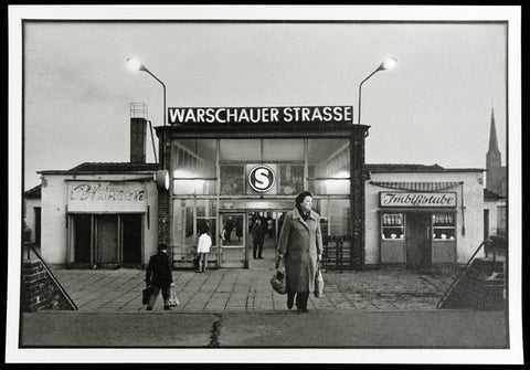 "S Warschauer Strasse, 7.12. 1984". Photograph by Gerd DANIGEL